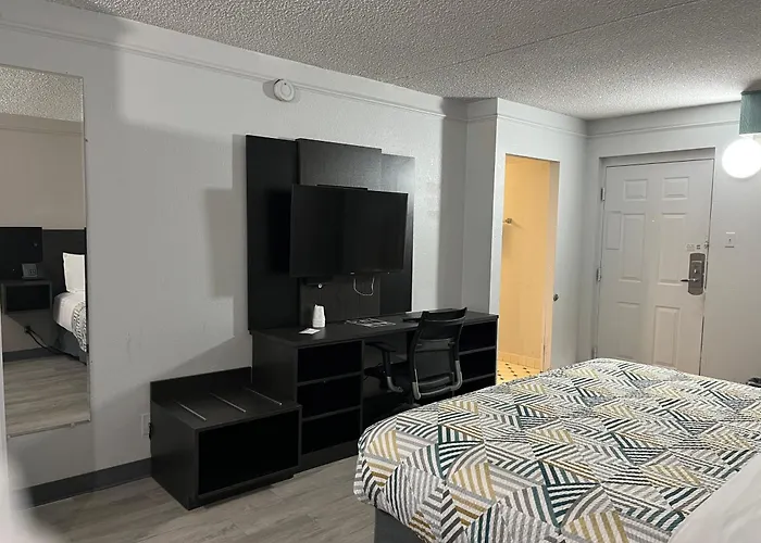 Hotel 6 Phoenix, Az Midtown 4*