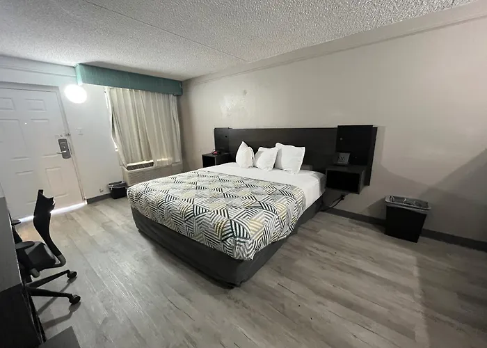 Hotel 6 Phoenix, Az Midtown 4*